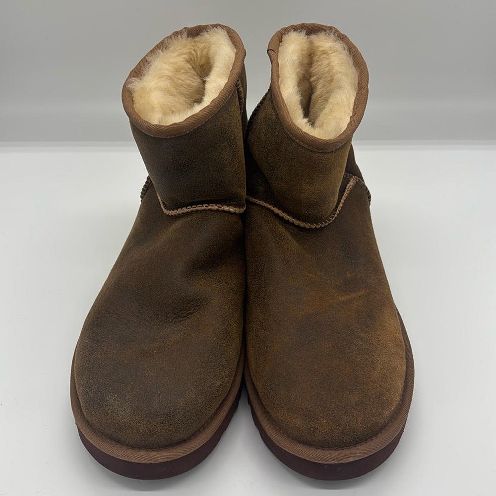 UGG‎ MEN CLASSIC MINI BOMBER JACKET CHESTNUT SHEARLING BOOT New With No Box